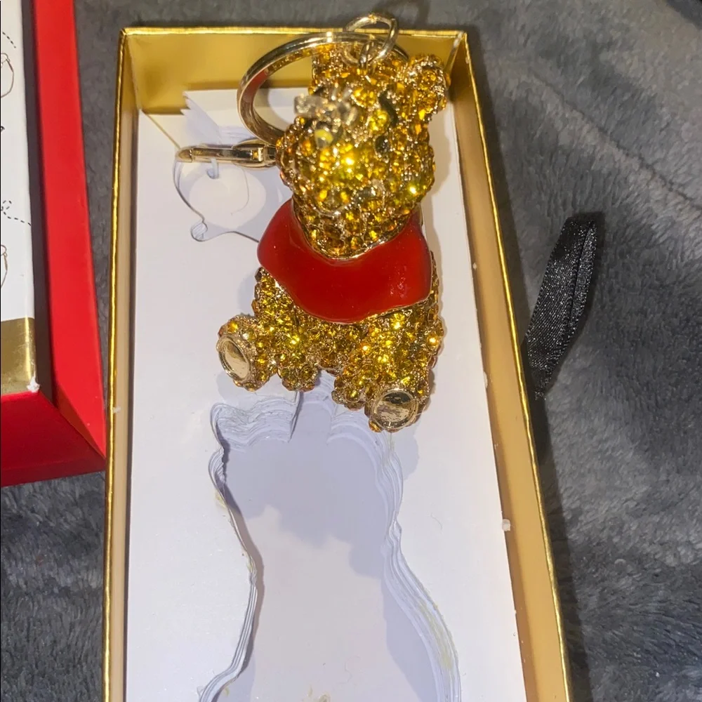 BNIB Disney’s Winnie The Pooh Crystal Gold Tone With Red Enamel Keychain $150